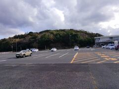 日御碕灯台に来ました。
15時過ぎということもあり、駐車場はガラガラ。