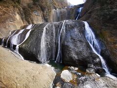 袋田の滝到着。
日本三大瀑布だけど…水量…。