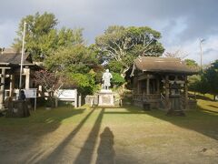 それから近くの南州神社までちょっとお散歩。
この時晴れているのにちょっと雨がパラついてた。