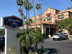 Hampton Inn Los Angeles/Arcadia（翌朝撮影）

18時30分、ホテルに到着しました。この旅はじめて明るいうちにチェックインをすることができました。