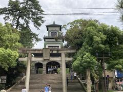 金沢市郊外から戻って尾山神社を参拝。