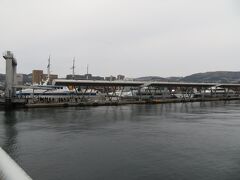 五島列島の福江島へ渡るために長崎港ターミナルにやって来ました。
出島ハーバー方面を望む。