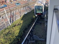 飛鳥山公園モノレール、あすかパークレールのアスカルゴです。
モノレールと言っていますがほぼエレベーターのような位置付け。
桜の時期は大行列になります。