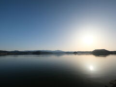 中に多くの島があるほど大きいのに名前は池という
湖山池