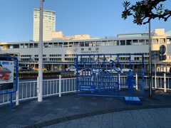 08:00 静岡駅
朝早い出発。
しずてつジャストラインの静岡甲府線で甲府へと向かいます。
片道大人2,600円、所要時間は約2時間。電車で静岡から甲府まで行こうとすると、特急で2時間15分ほどで4,700円。めちゃお得です。