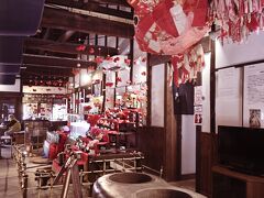 　　　　　おくどさんの上に大きな “つるし金魚”