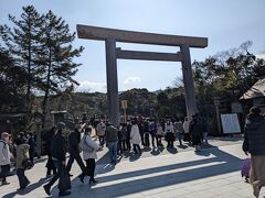 三日目は皇大神宮　内宮を参拝します。
天照大御神を祀っています。

予想以上の人込み！