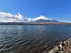 山中湖北側、長池親水公園からの富士
　