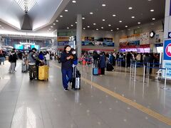 関空にも旅行者が戻ってきて活気がありますね！うれしい！とりあえず第2ターミナルへ。