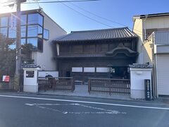 こちらは「舞阪宿脇本陣」。
江戸時代、東海道五十三次の宿場町として栄えた舞阪。
この近くに、大名などくらいが高い人が利用する船着き場があったことから、
ここに宿の名残があるそうです。