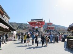 2023.3.7　火　AM10：48　清水寺
https://www.kiyomizudera.or.jp/　　公式
京都市東山区清水1丁目294　P＝なし　　拝観料400円
今日も人が多かった。
