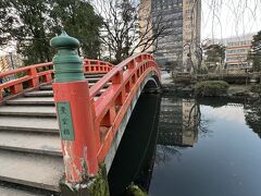 富山城址公園内の池にかかっている橋「景雲橋」