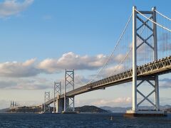 まだ時間があるし、陽もあるからと、坂出の瀬戸大橋を見ようと、瀬戸大橋記念公園にも連れて行ってくれました。ここは、坂出駅からバスで行かれると知らべていましたが、今回は訪問を諦めていたので、機転を利かしてくれた友人に感謝です。
