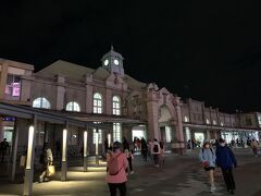 夜も麗しい、台湾最古の駅舎＝台鉄の新竹駅。