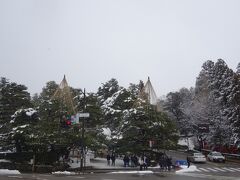 雪の兼六園、大昔だけど2回ぐらい見てるので今回はスルーです。友人に至っては「ただの庭やろー」と全く興味なし( ﾟДﾟ)