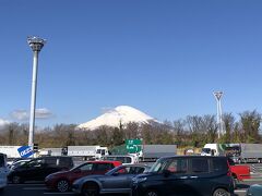 足柄サービスエリアからの富士山

トイレ休憩して再度出発！

そうだ、12月に来た時にあったジブリコーナーは無くなっていた・・残念
でもあったら、また要らんもん買っちゃうからいいのさっ！