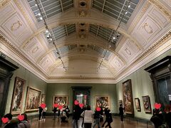 こちらも訪れたい定番スポット
ナショナルギャラリー
美術館、博物館が無料なのは観光キャナルとってありがたい
大英博物館よりは空いてる気もしましたが、夕方だからなのか展示室が広いからなのか