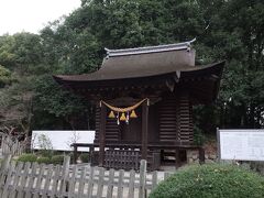 神武天皇の滞在した場所を巡って、松崎八幡宮と総社の氏子双方が主張したために、どちらも廃社処分に。明治7年に広島城三の丸の稲荷神社を移設して、新たに多家神社を創建。論争に終止符を打たせました。写真は、城内から移設した宝蔵。