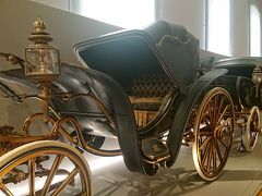 宮廷の近くにある馬車博物館にやって来ました。ここにはハプスブルク家にゆかりのある馬車が展示されており、ハプスブルク家の財力を感じられる豪華な博物館です。