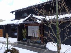 お目当ては徳山鮓。

今年は少ないとは言え、雪が積もっているのがいい感じ。