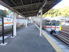 鉄橋を渡った先にあるのが金谷駅で、この駅で下車。