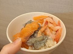 またまた朝食です。
この日は生しらすがありました。