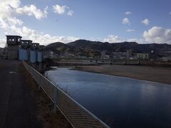 写真は、対岸から祇園･武田山を写したもの。
今も交通の要衝で、太田川デルタの付け根に位置。