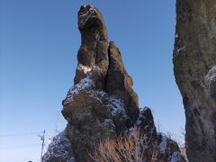 ゴジラ岩
15ｍの高さが在ります