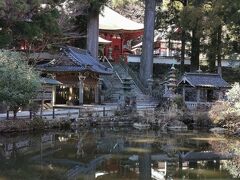 お次は伊勢方面へ。お伊勢さんを通り過ぎ
金剛證（しょう）寺へ。
伊勢神宮の鬼門を守るお寺です。
昔は伊勢神宮に参拝した後はこちらのお寺にも行くのが習わしだったそう。
まずは本堂へ。本堂は国指定重要文化財。