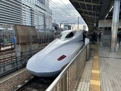 名古屋駅の新幹線ホームに来ました