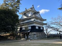 しばらくすると、お城が見えてきました

吉田城跡です