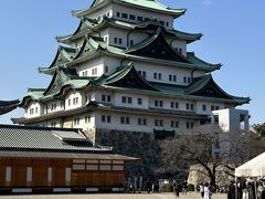 名古屋城全体像です。
天守閣には入れませんでした。