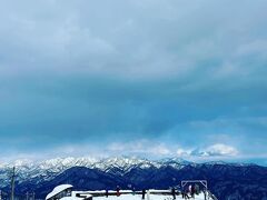 女子4人が温泉を楽しんでいるとき、夫は1人でスキーを思う存分楽しんでいたようです。