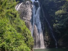 龍門滝です。大きな滝で眺めていると癒されます