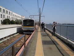 海芝浦（うみしばうら）駅



該駅は、昭和１５年（１９４０年）１１月１日開業である。
芝浦製作所鶴見工場拡張第３期工事竣工に伴い開設。