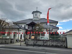 白雲館
明治10年(1877年)に教育施設「八幡東学校」として、地元の大工によって建てられた“擬洋風建築”です。
おしゃれな建物です。