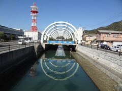 10:19
=土渕海峡=
どこにでもある川や水路のように見えますか、こちらはなんと！海峡なのです。
ドフチかいきょうと言います。