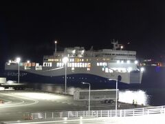 18:38
あっ！
2022年10月22日に就航したばかりのジャンボフェリーの新造船/あおいが来ましたよ。

神戸三宮に発着するフェリー二社は、共に新造船を就航させました。