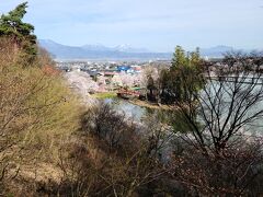 臥竜山を越えると臥竜公園があります。
何もない須坂市では唯一の観光スポットです。
臥竜山の麓に竜ヶ池とがあります。
