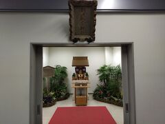 羽田航空神社です。
さっそくお参りします。