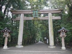 【大神神社】
三輪山麓に立つ、日本で最も古い神社のひとつです。