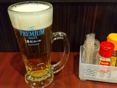 ランチは志福楼で中華。
ビールと小皿3品で1000円のセットがあったので、まずはそれで。