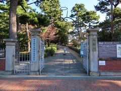 歴史の見える丘から歩いて入船山公園にやってきました。