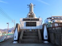 近くには呉で造られた戦艦大和の進水から30年を記念して建てられた戦艦大和之塔があります。