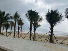 海風が強い～
天気悪いんで人いません。
