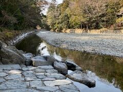 五十鈴川の御手洗場です。
こちらで手を清めます。