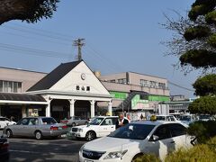 わずか15分ほどでJR松山駅に到着。
松山は空港から市内へ近くて便利です。