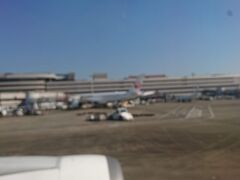 羽田空港に到着。この日は時間があるので、特休を利用せず石和温泉に行くことにし新宿まで行った。