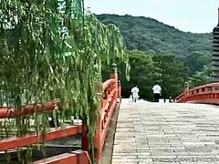 これは喜撰橋(きせんばし)と十三重石塔)じゅうさんじゅうせきとう)
京都らしさを感じます。
喜撰橋は塔の島に渡る橋です。