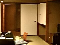 午後から車で出かけたのですが、途中ゲリラ豪雨に遭い、車も渋滞したので、旅館 花やしき浮舟園に到着したのは夜でした。
夕食は近くのお店に食べに行きました。